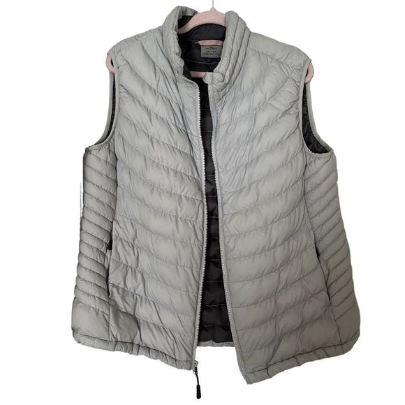 ⭐️Host Pick⭐️ Wind River: Hyper-Dri T-Max Puffer Vest - Picture 2 of 9
